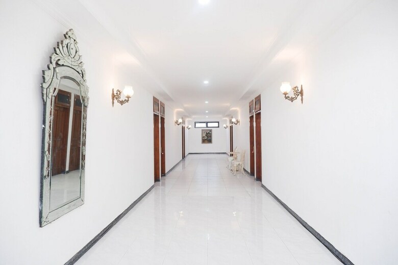 Oyo 1136 Hotel Surya Solo