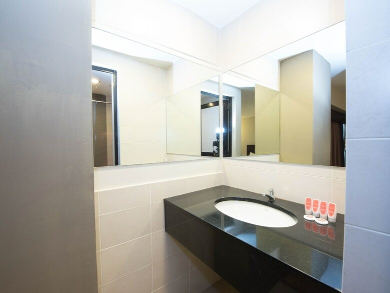 Oyo 89421 Pp Island Hotel