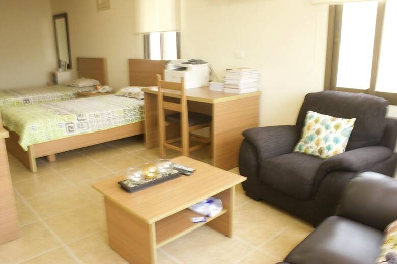 Hostal Majesty Villa Dorms