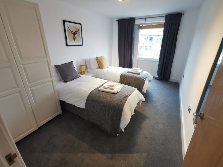 Voyager Apartments Sleeps 6 Parking