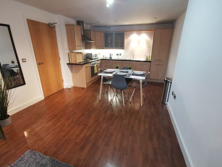 Voyager Apartments Sleeps 6 Parking