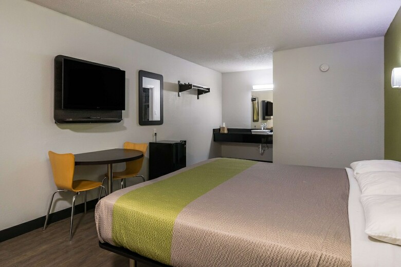 Motel 6 Irving, Tx - Loop 12