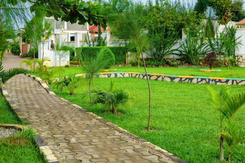 Kakiri Gardens & Hotel