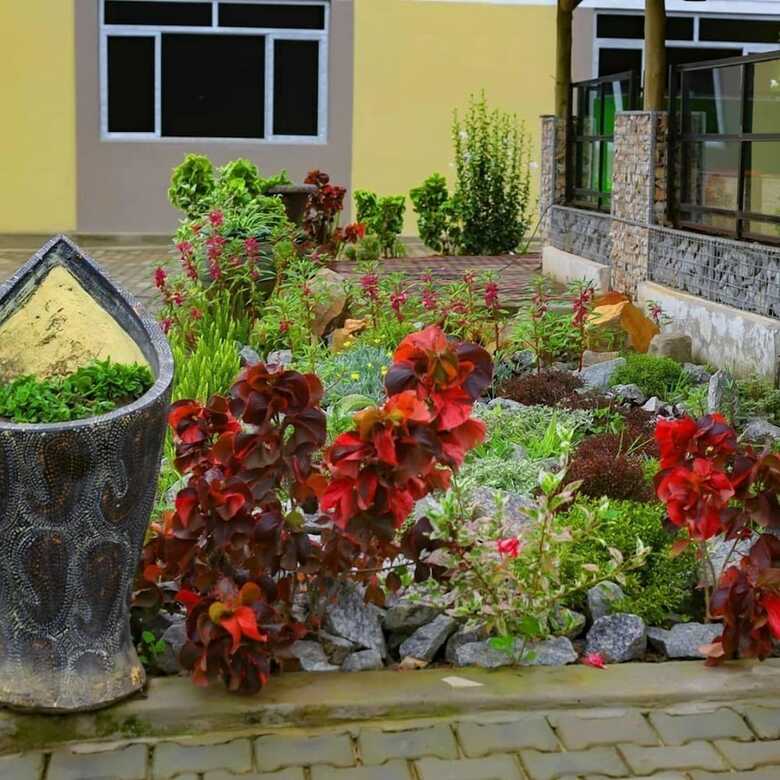 Kakiri Gardens & Hotel
