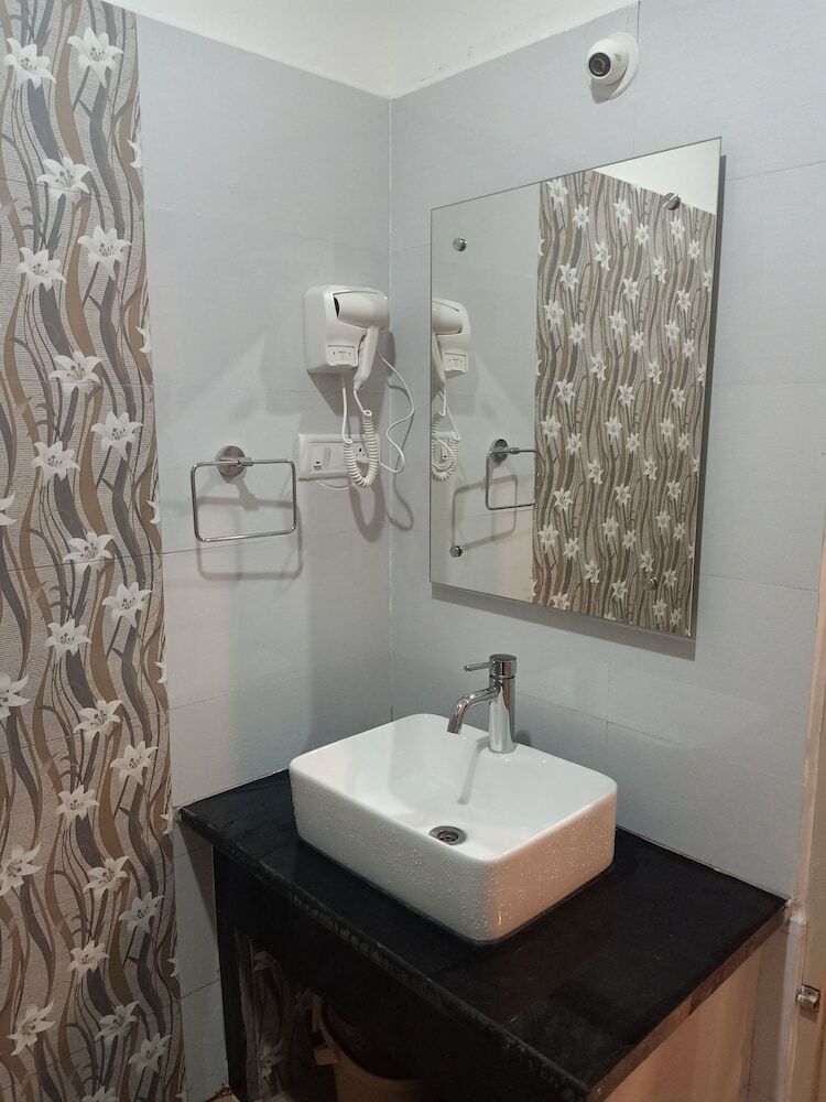 Castle Continental Premium Hotel