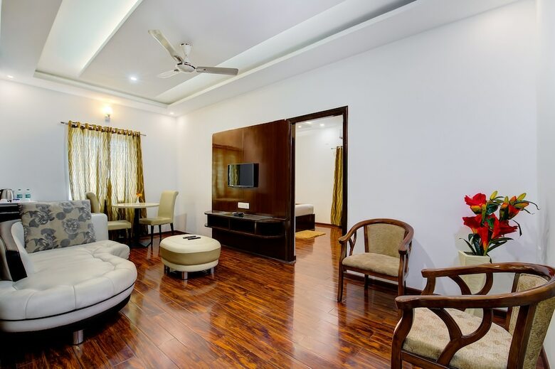 Hotel The Sai Leela Suites