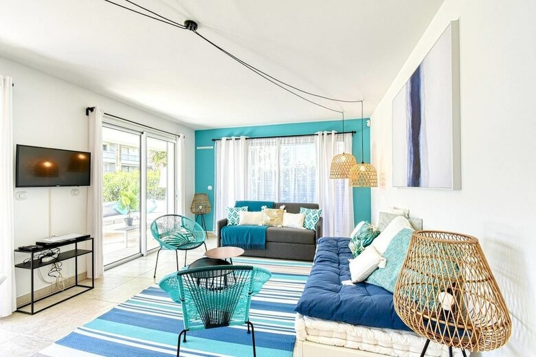 Nice Apartment With Private Garden, Pool & Parking