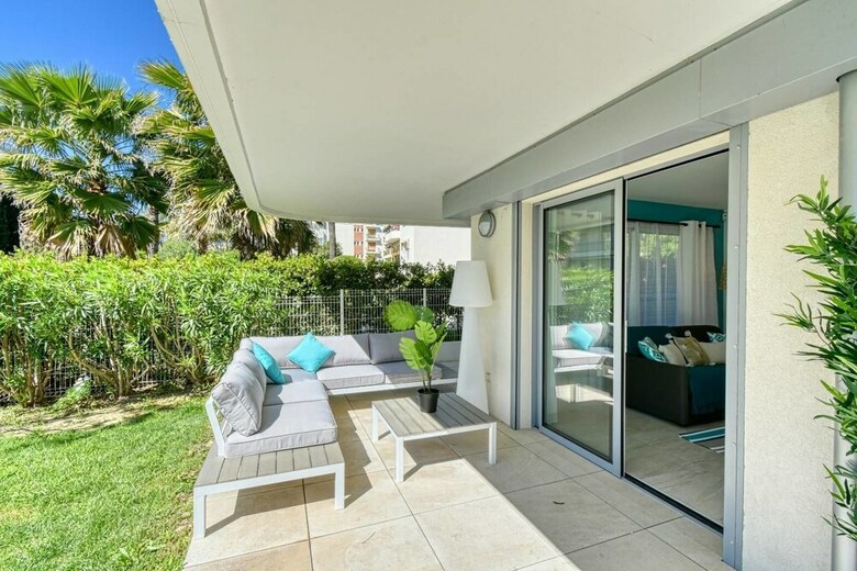 Nice Apartment With Private Garden, Pool & Parking
