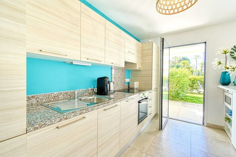 Nice Apartment With Private Garden, Pool & Parking