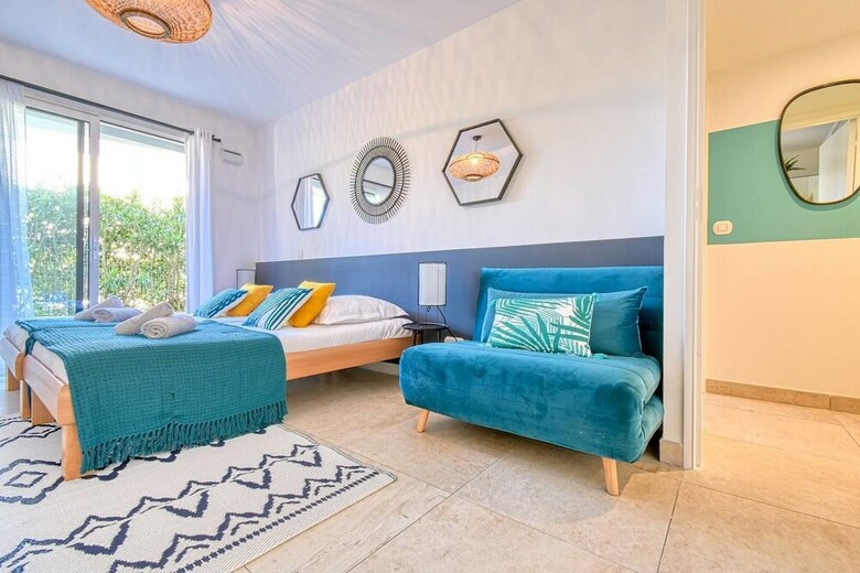 Nice Apartment With Private Garden, Pool & Parking