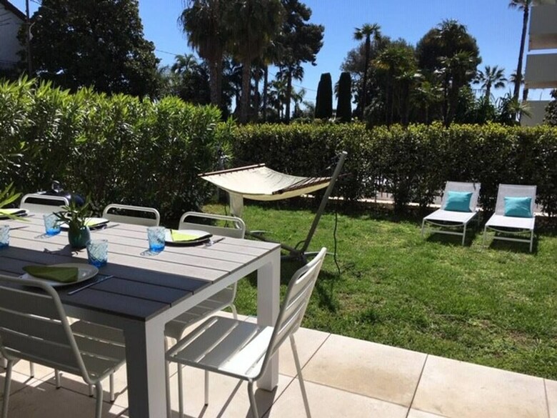 Nice Apartment With Private Garden, Pool & Parking