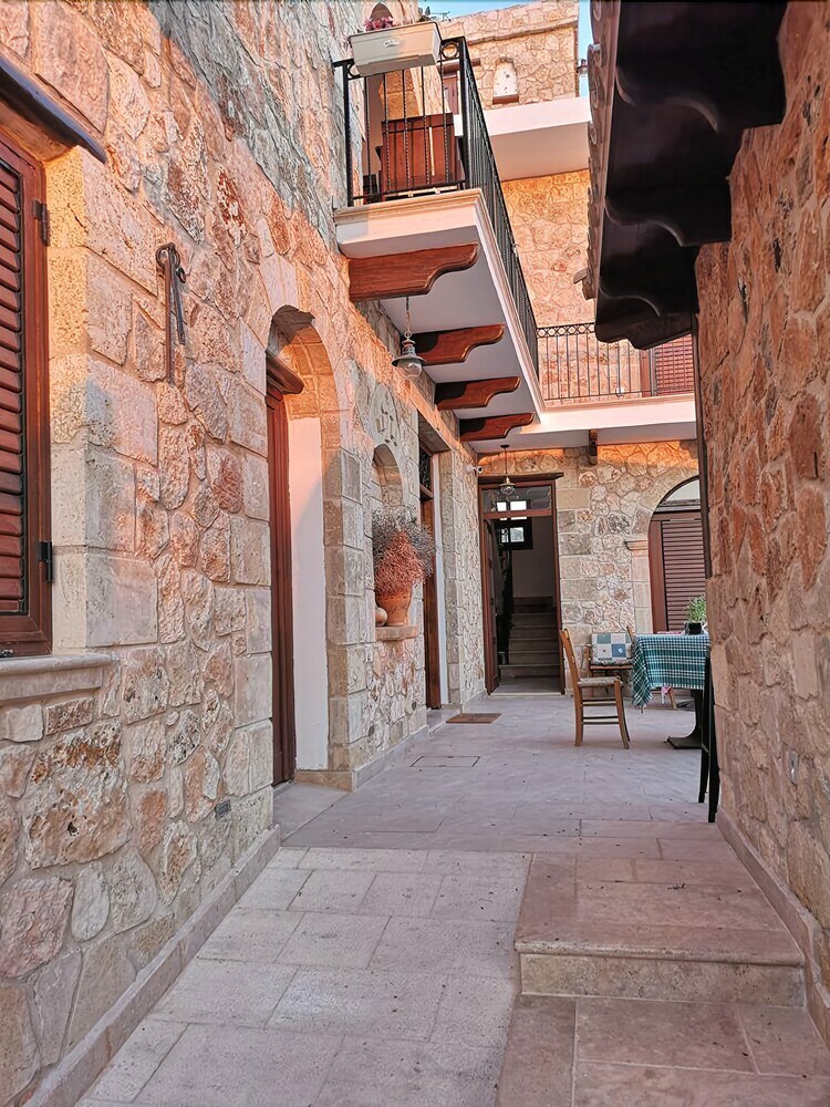 Hanna Koumi Boutique Hotel