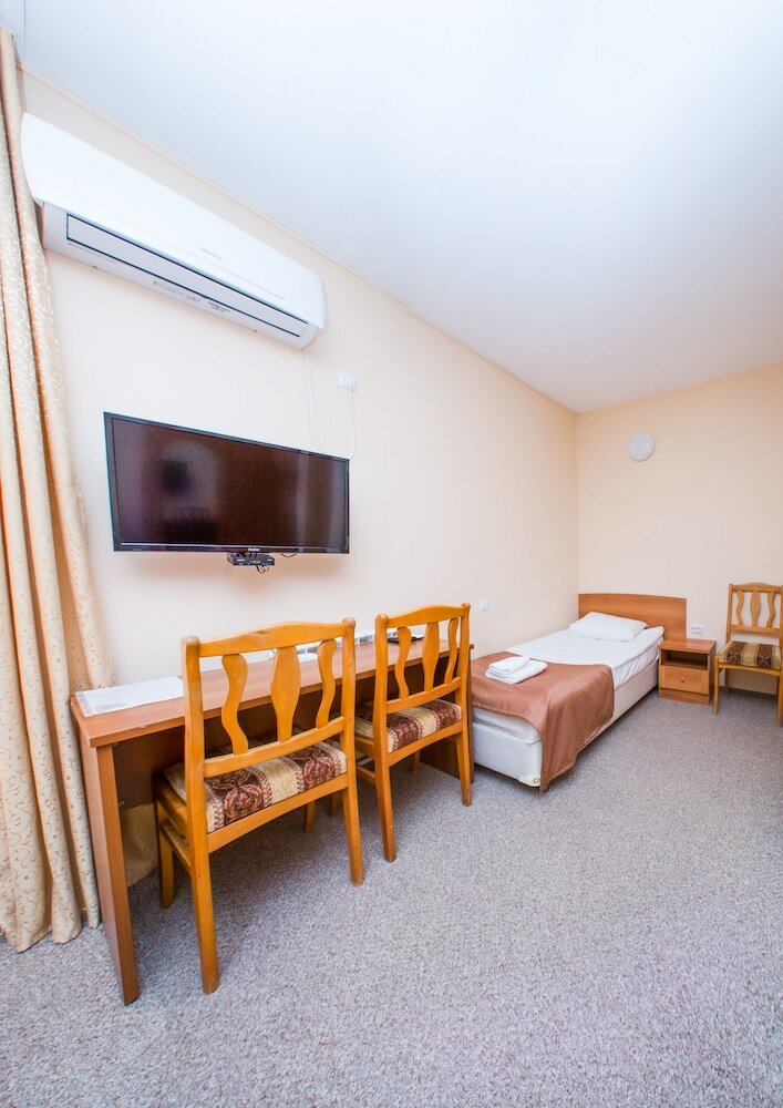 Garden Hills Hotel