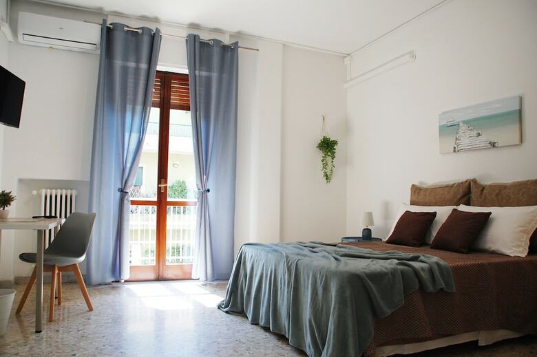 Hotel Bari Rooms Central Station