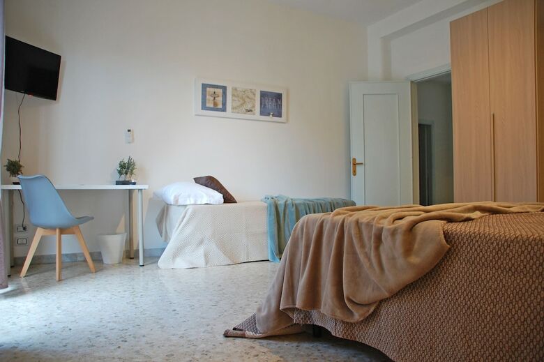 Hotel Bari Rooms Central Station