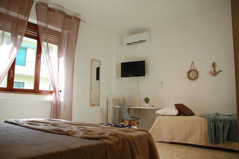 Hotel Bari Rooms Central Station