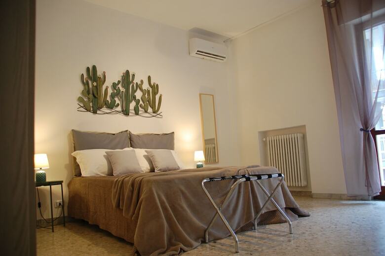 Hotel Bari Rooms Central Station