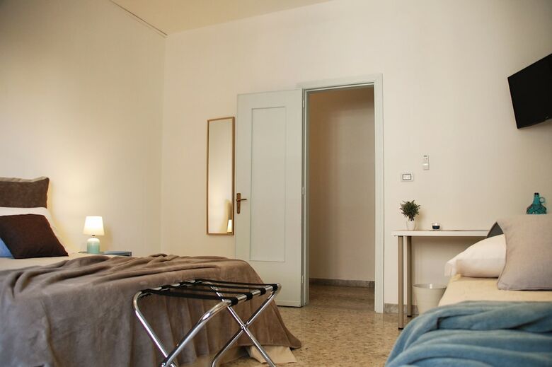 Hotel Bari Rooms Central Station