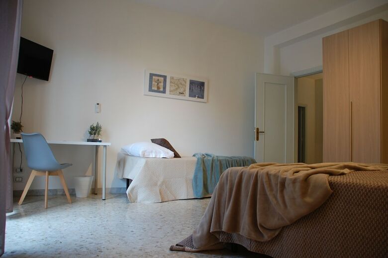 Hotel Bari Rooms Central Station