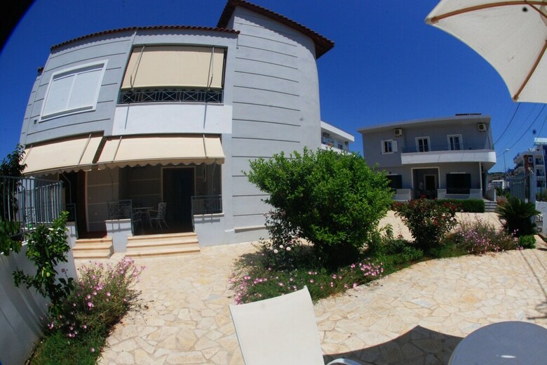 Tiku's Apartments