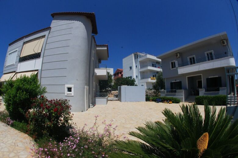 Tiku's Apartments