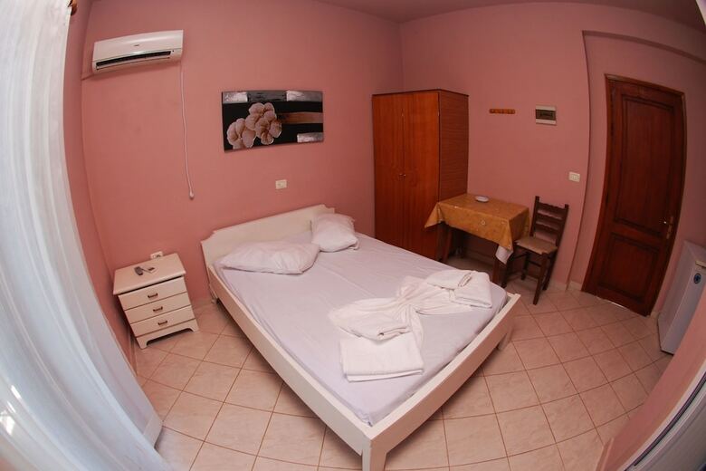 Tiku's Apartments