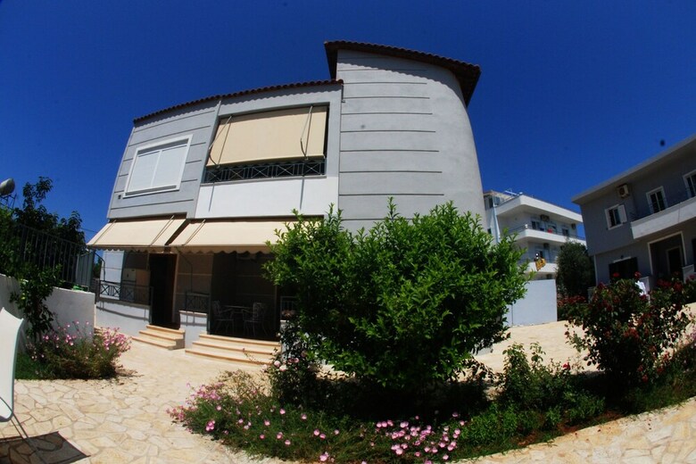 Tiku's Apartments