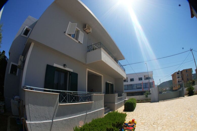 Tiku's Apartments