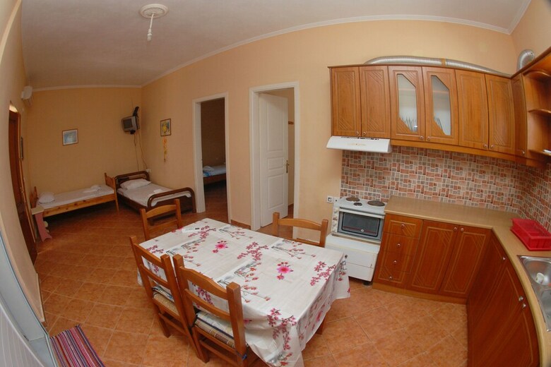 Tiku's Apartments