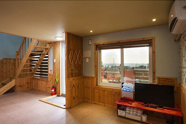 Seogwipo Red Piano Pension