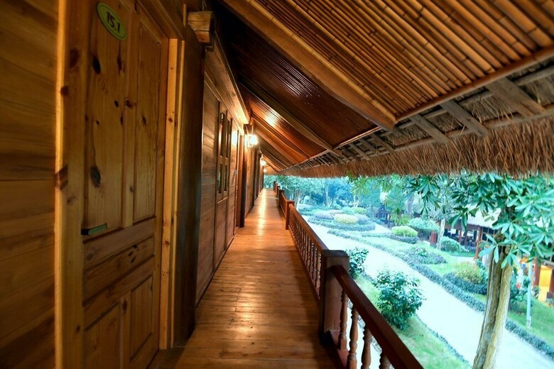 Hotel Paragon Hill Resort