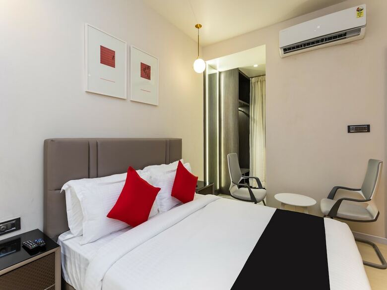Capital O 29355 Hotel Oasis Blue