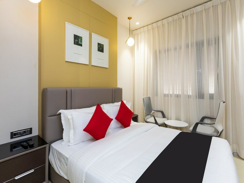 Capital O 29355 Hotel Oasis Blue