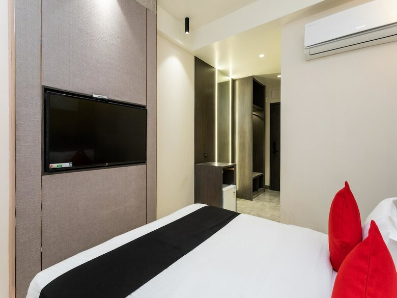 Capital O 29355 Hotel Oasis Blue