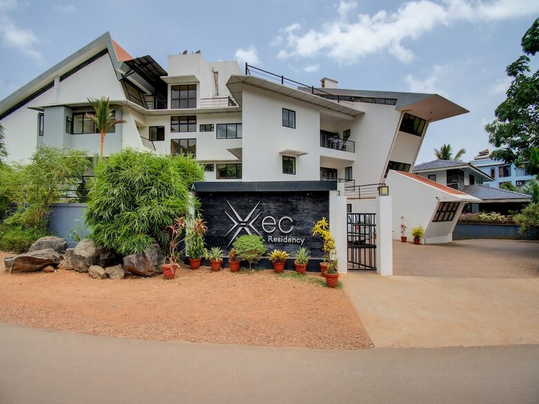 Hotel Capital O 37677 Xec Residency