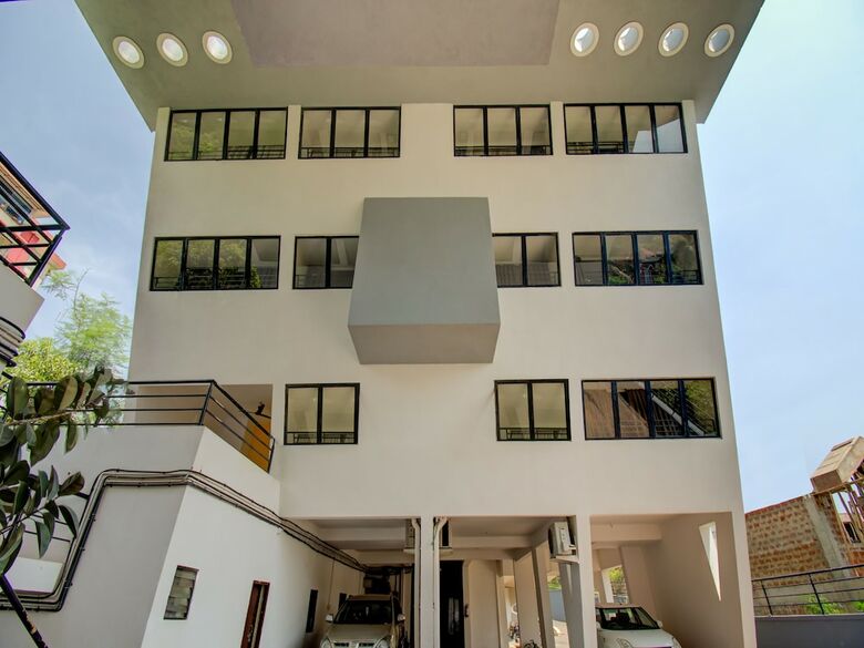 Hotel Capital O 37677 Xec Residency
