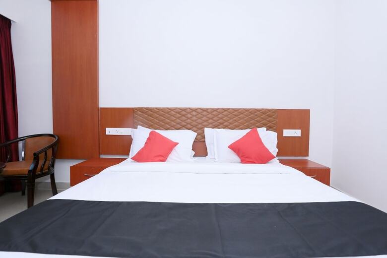 Hotel Capital O 30984 The South Gate
