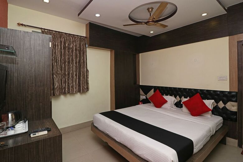 Capital O Hotel Presidency Inn
