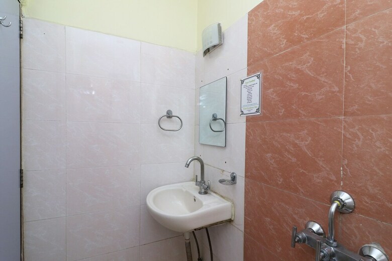 Capital O Hotel Presidency Inn