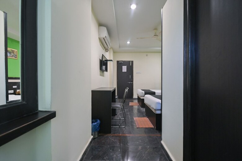 Hotel Capital O 36115 Royal Grand Inn