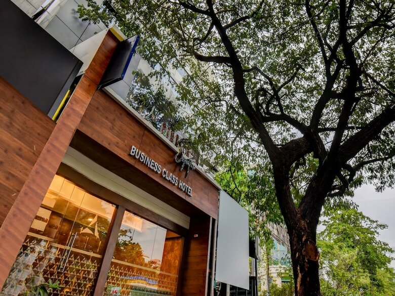 Hotel Capital O 42226 Pine Tree Signature