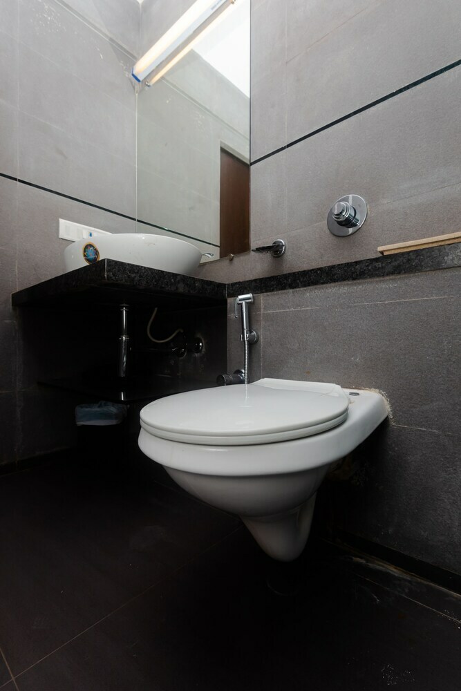 Capital O 40728 Bollywood Design Hotel