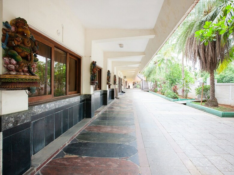 Hotel Capital O 40116 Sea Breeze Resort