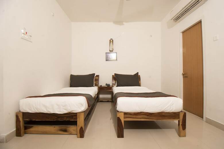 Hotel Collection O 30108 Cda Building
