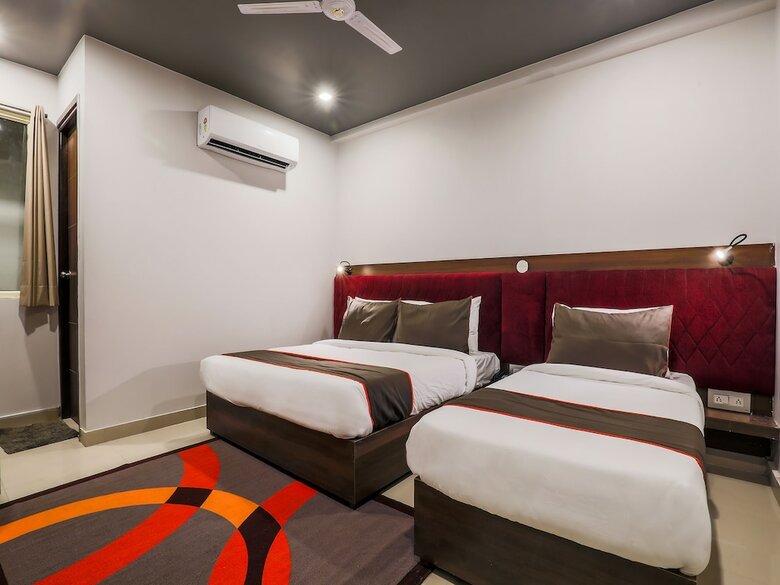 Hotel Collection O 30114 Pramila Inn