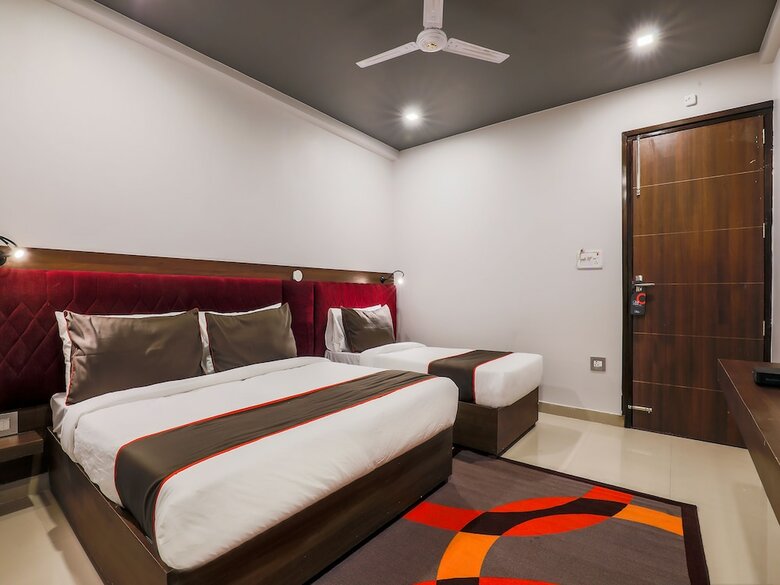 Hotel Collection O 30114 Pramila Inn