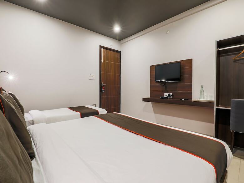 Hotel Collection O 30114 Pramila Inn