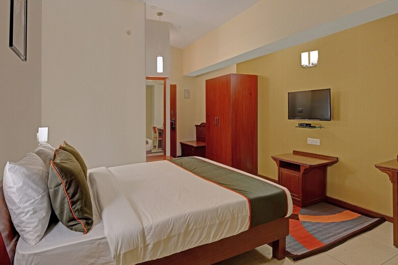 Collection O 40332 Hotel Casa Meridian