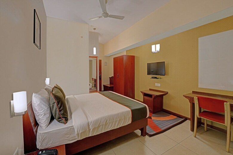 Collection O 40332 Hotel Casa Meridian