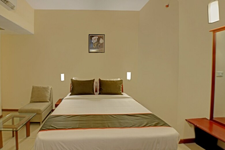 Collection O 40332 Hotel Casa Meridian